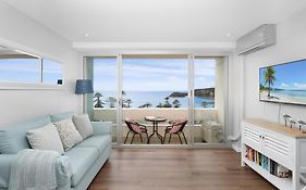 Modern Manly Apartment With Stunning Views, Pool